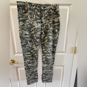 Super cute camo pants